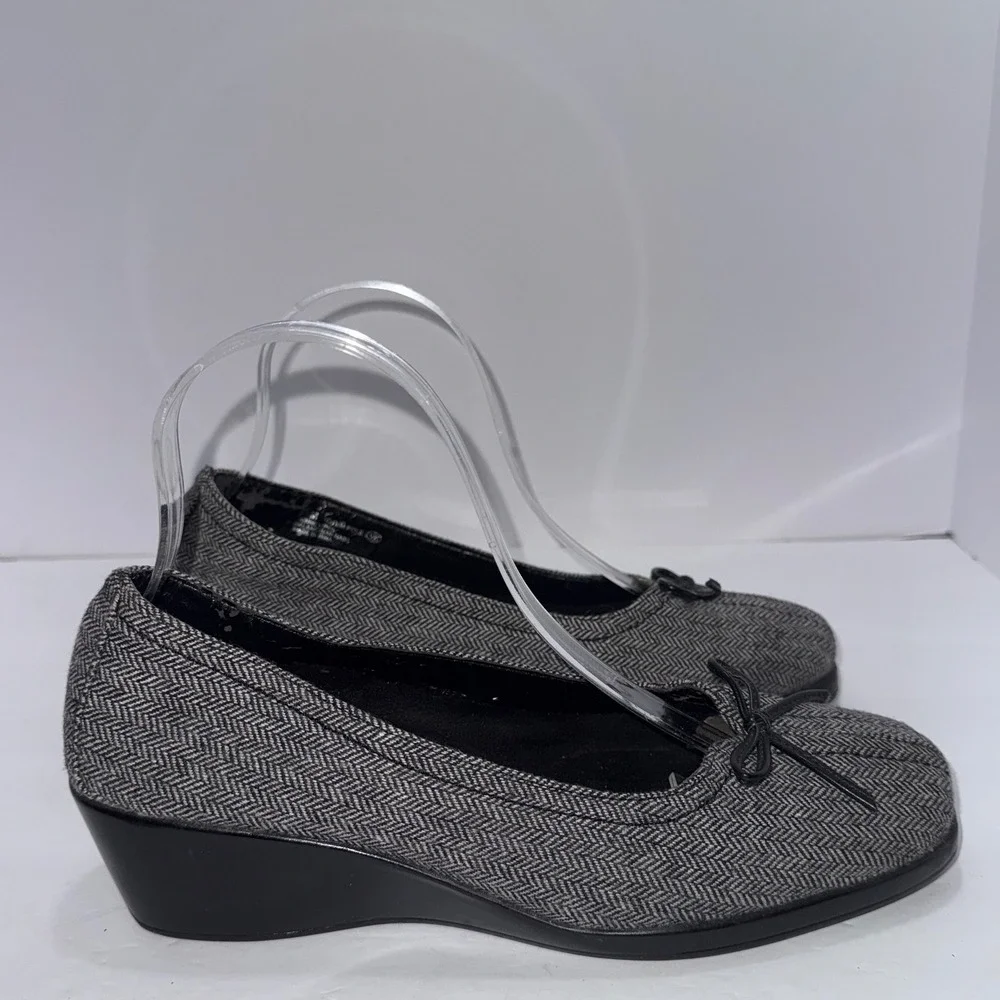 A2 by Aerosoles Black White Herringbone‎ Low Wedge Heel Bow Sz 8.5 Preppy Office